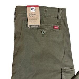 Levi's Men's Green Cargo Taper Pants